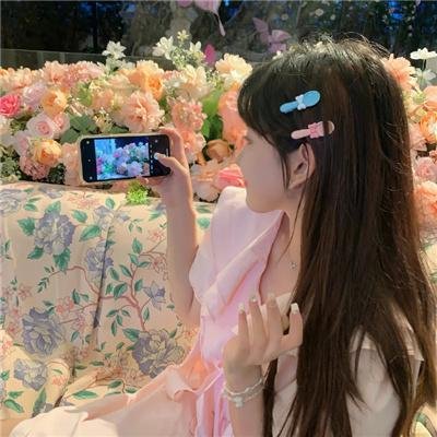 埃舍尔街的红色邮筒